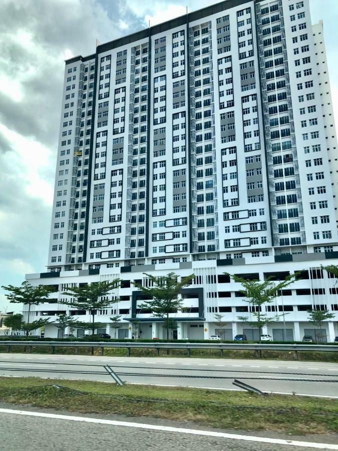Meridin Bayvue Serviced Apt Kampong Kuala Masai Экстерьер фото