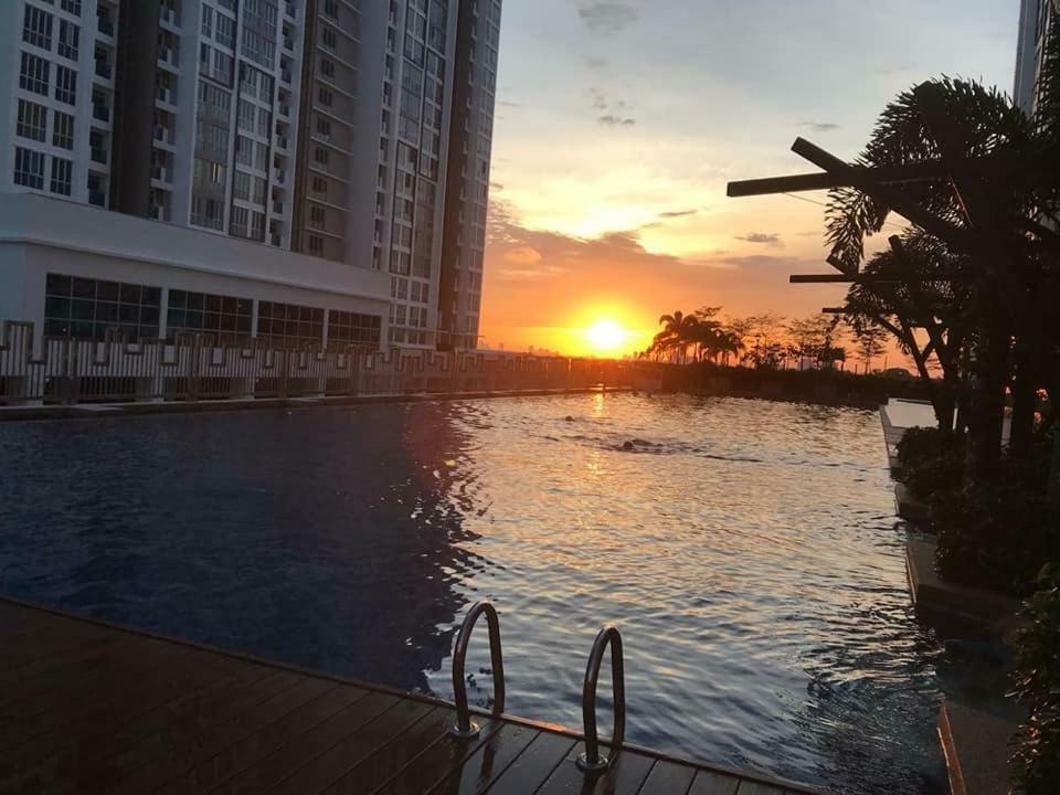 Meridin Bayvue Serviced Apt Kampong Kuala Masai Экстерьер фото